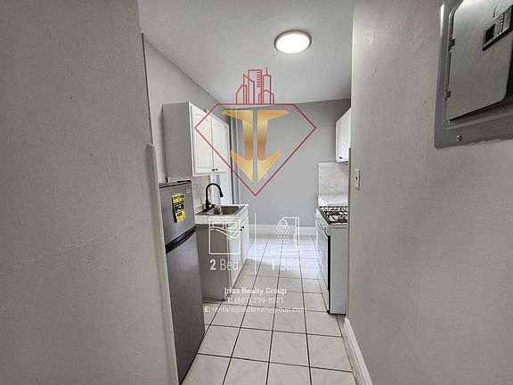 4th image of 240-242 Claremont Ave #23
