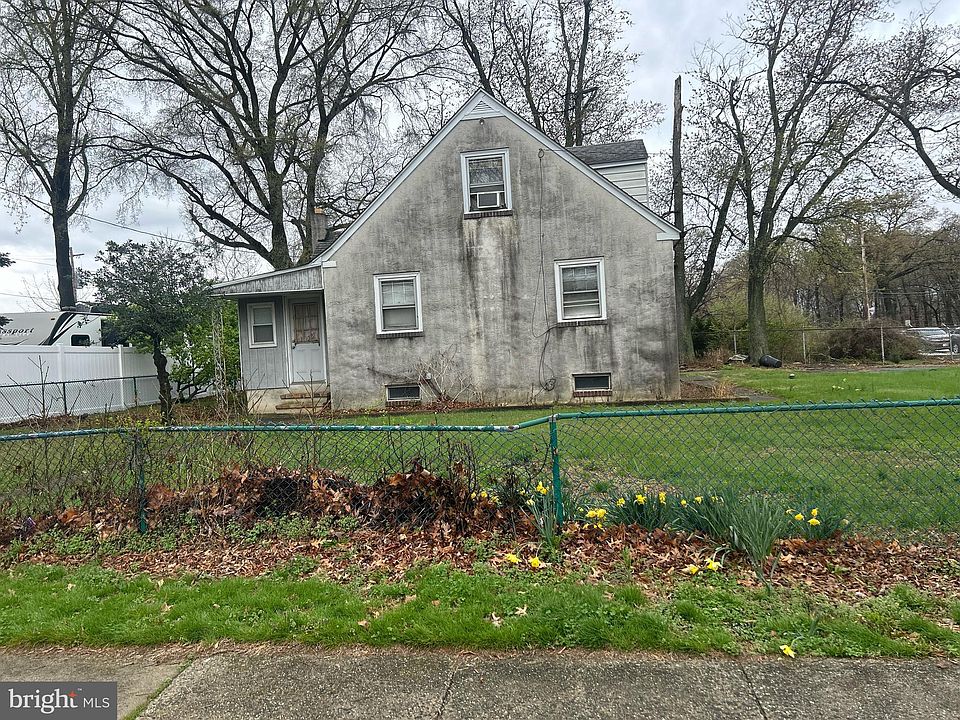 2nd image of 95 1st Ave