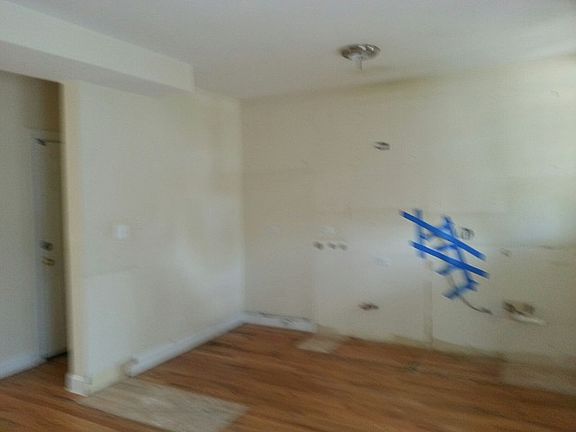 5th image of 6319 N Sacramento Ave APT 2W
