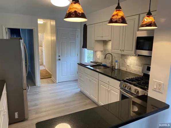 252 Manchester Ave, North Haledon, NJ 07508