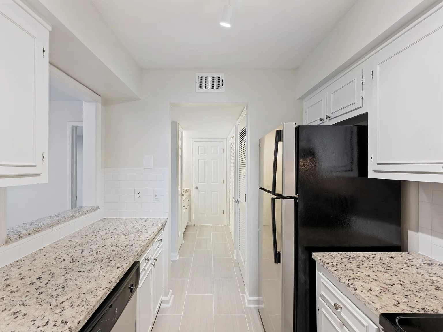 1 bed, 750 sqft, $1,375 — Photo 3