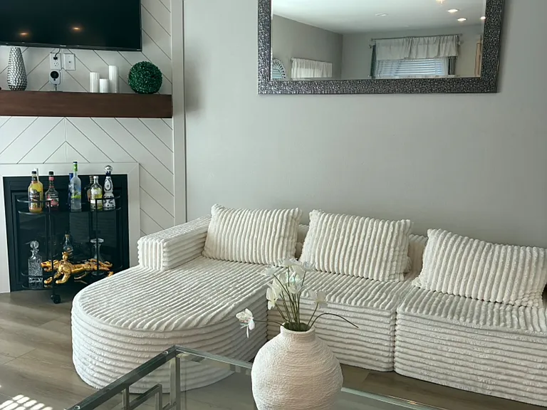 530 NW Crater Lake Dr — Photo 3
