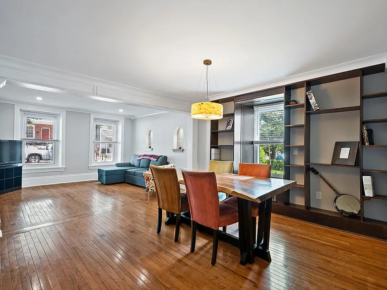 567 Dupont St — Photo 9