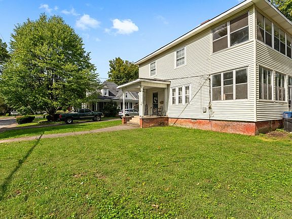 3rd image of 209 W Brown St