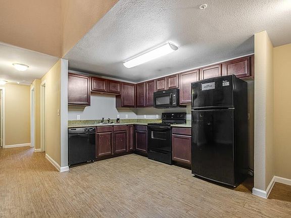 2nd image of 908 W 21st St #201E