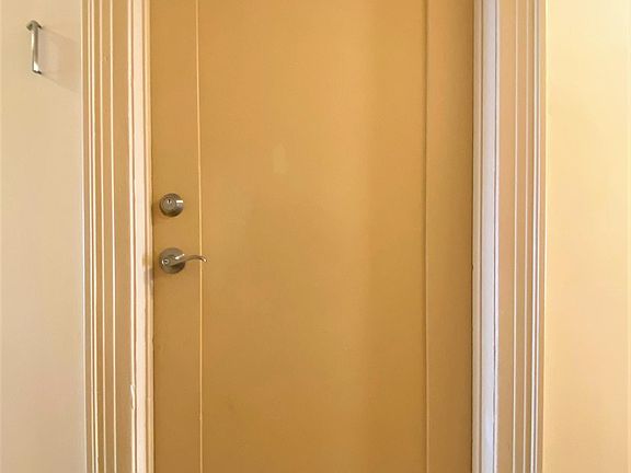 2nd image of 212 S Kenmore Ave APT 1