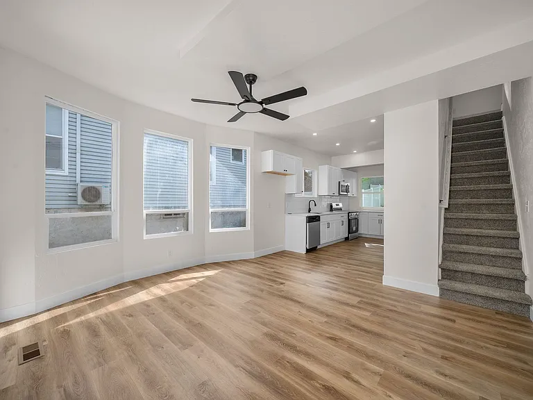 922 S Sherman St — Photo 1