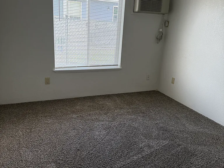 910 N 34th Ave #B — Photo 8
