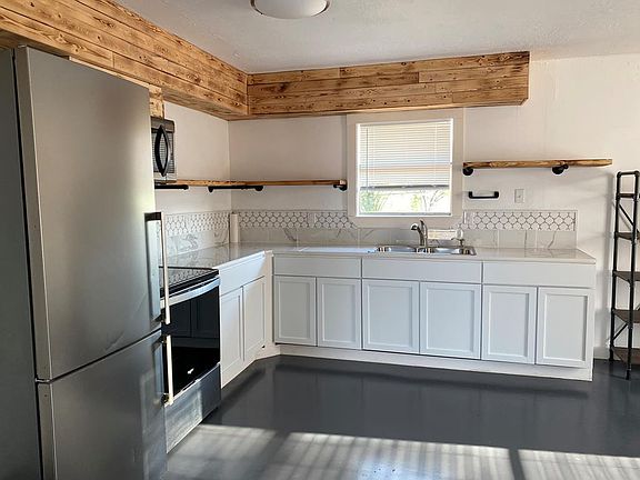 3rd image of 2929 Montemayor St