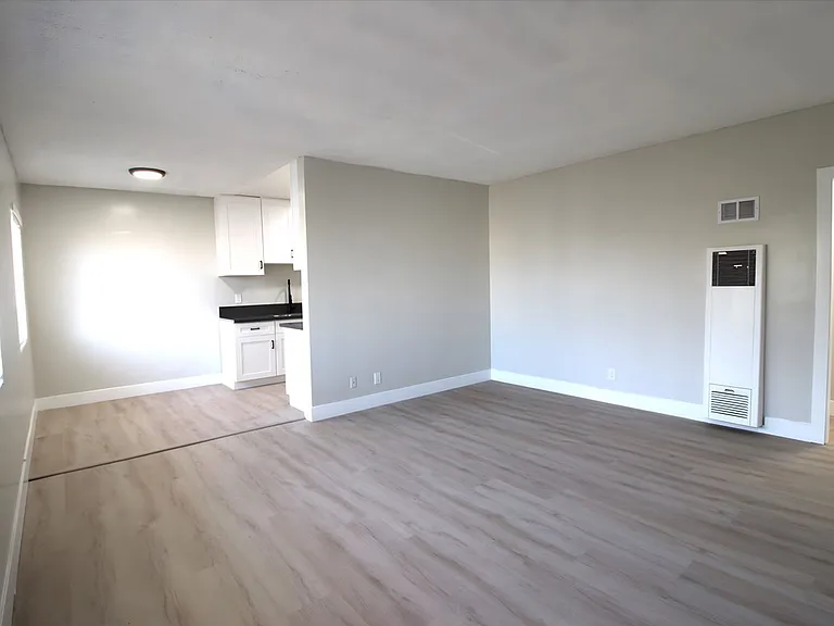 2904 9th Ave #6 — Photo 2