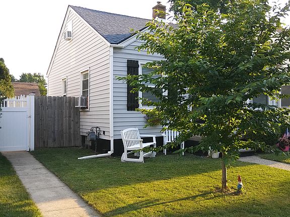 3rd image of 2071 Regina Ave