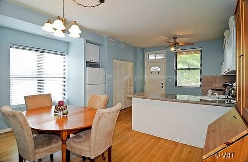 5th image of 909 W Buena Ave APT 2E