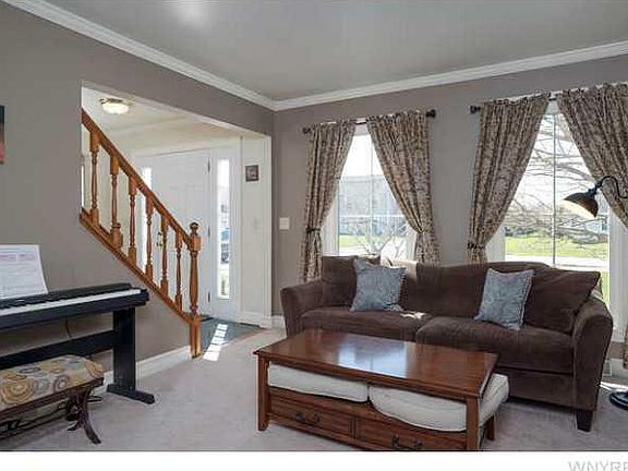3rd image of 85 Ashwood Ln