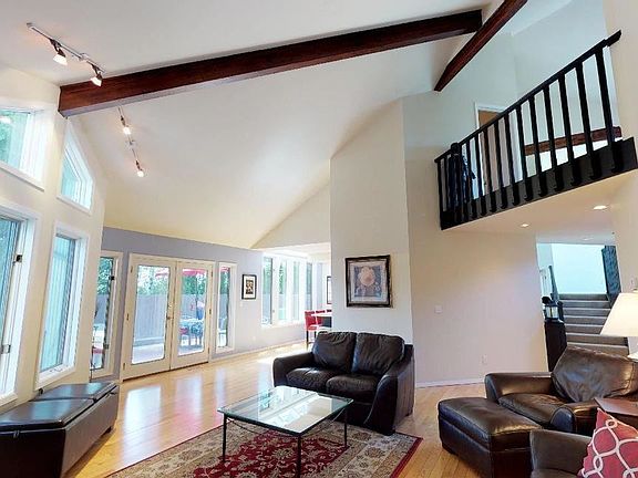 5th image of 1200 SE Sunnymead Way