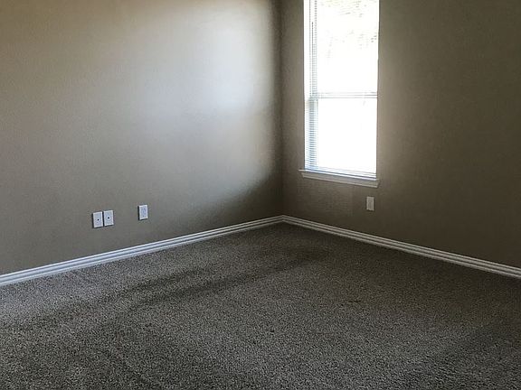 3rd image of 111 Pebble Creek Dr