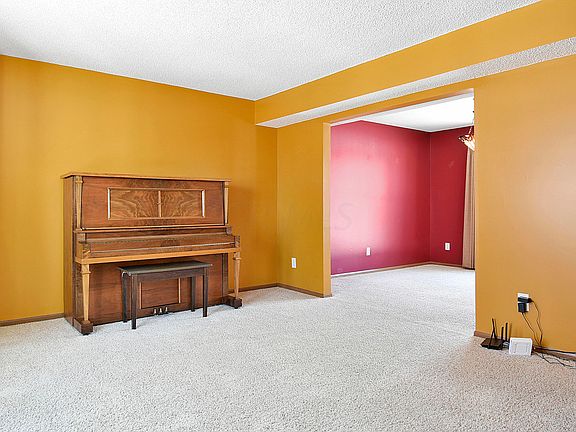 5th image of 5329 Redlands Dr