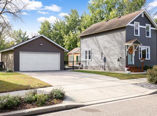 412 E 1st St, Chaska, MN 55318