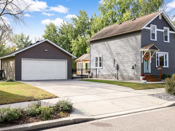 412 E 1st St, Chaska, MN 55318