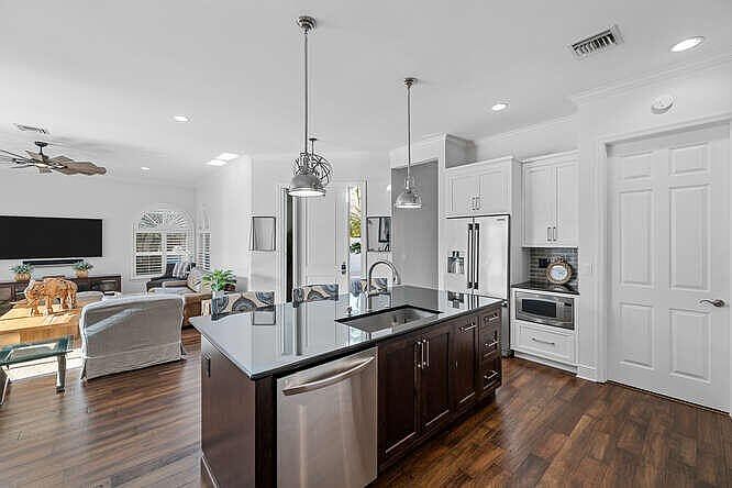 1st image of 2721 Twin Oaks Way