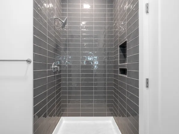 17 Avenue East image 50 of 57