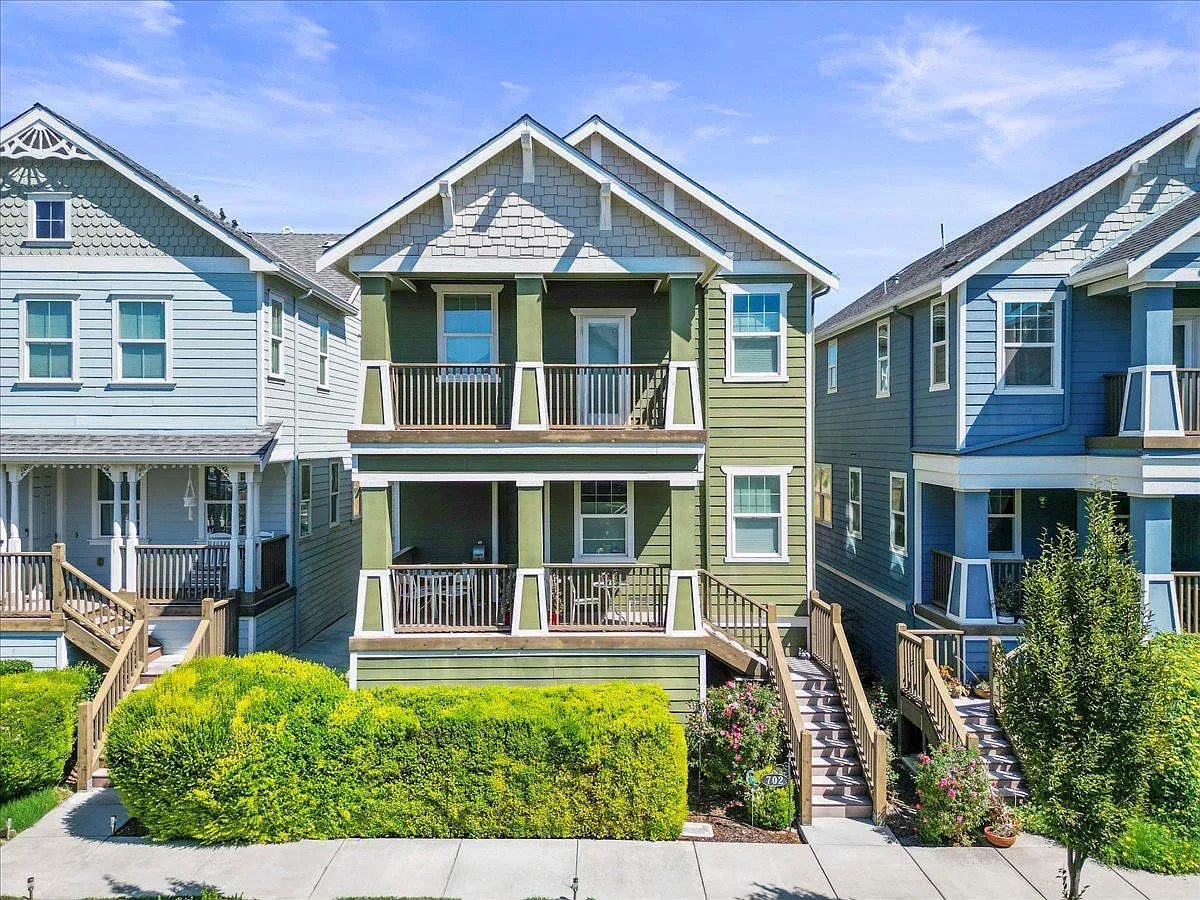 702 Annemarie Way photo 1