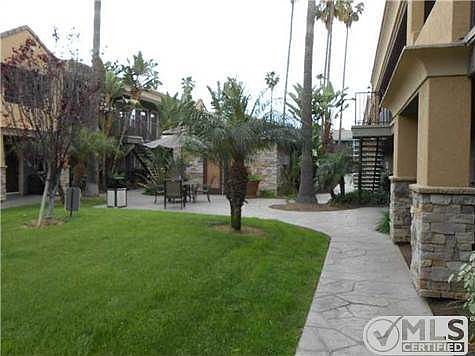 2nd image of 800 N Mollison Ave Unit 12