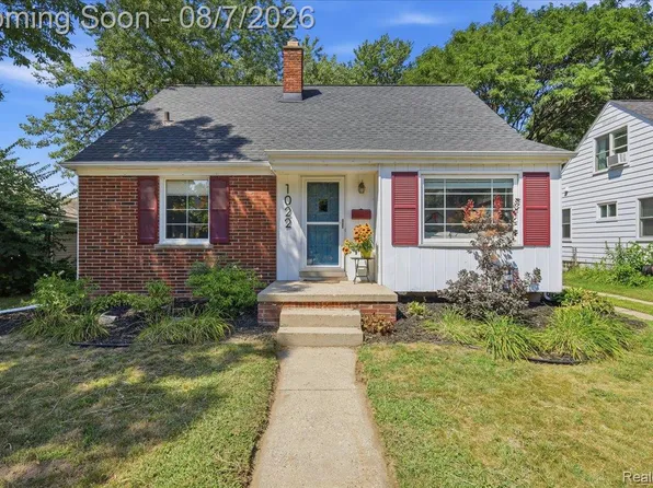 1022 Catalpa Dr, Royal Oak, MI 48067