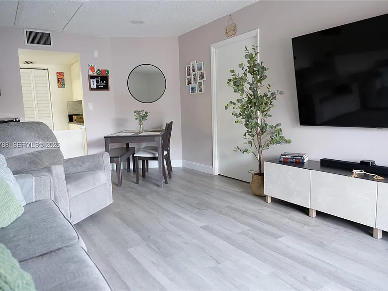 508 Gardens Dr #202 — Photo 8