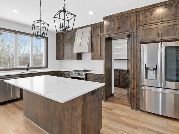 21442 Cottonwood St NW, Oak Grove, MN 55011