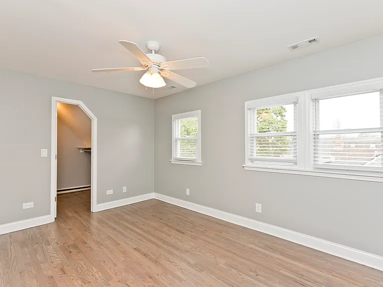 1324 W Byron St #2 — Photo 9
