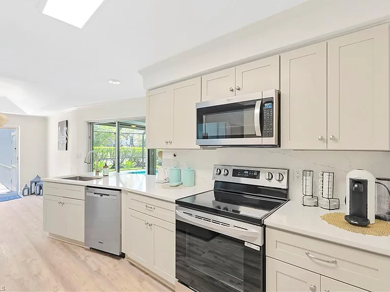 2125 Marina Dr — Photo 12