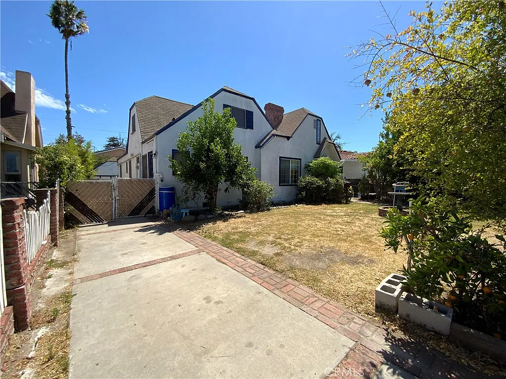 4 bed, 2209 sqft, $4,600 — Photo 4
