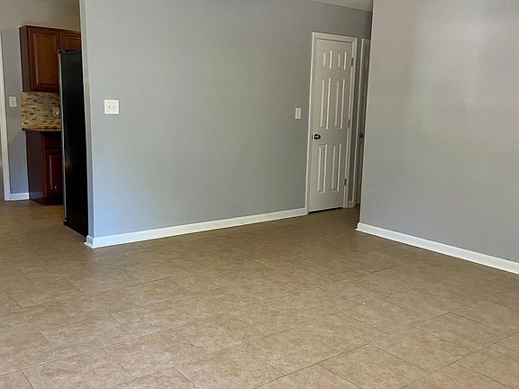 3rd image of 231 Edson Dr
