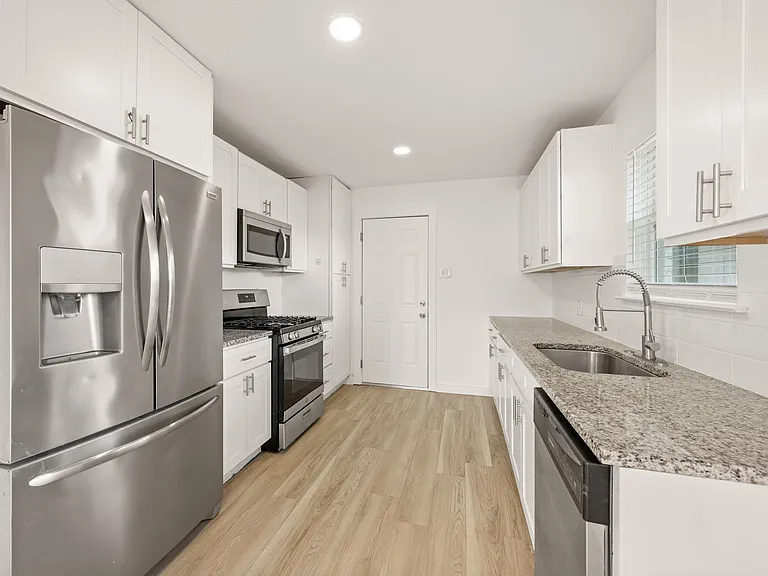 840 Edgehill Dr — Photo 6