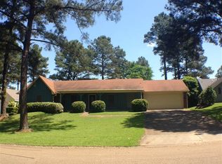 7072 Edgewater Dr, Ridgeland, MS 39157