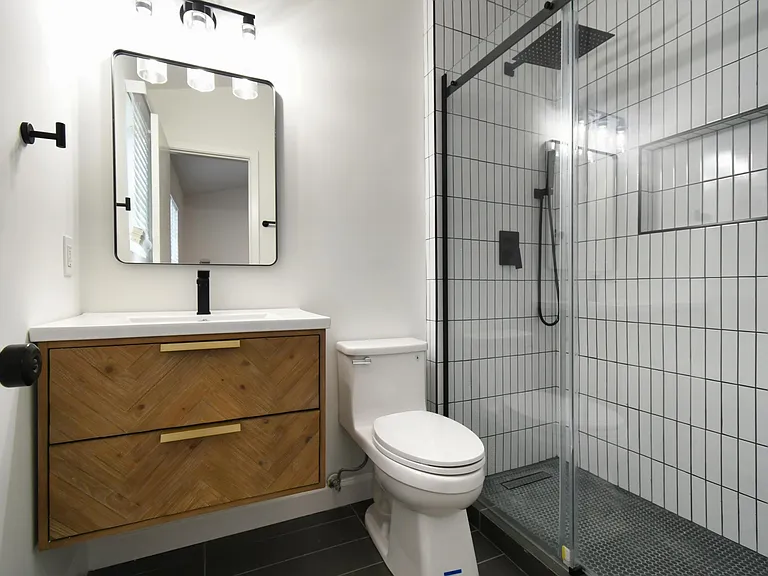 1606 Queen Anne Ct — Photo 17
