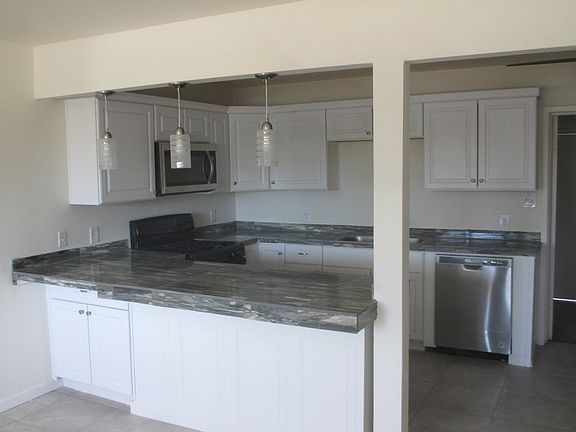 4th image of 1312 E La Mesa St