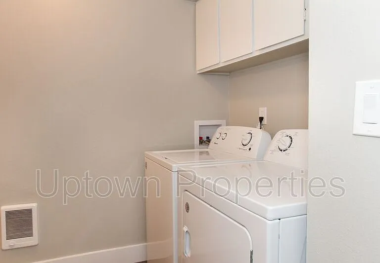 2602 NE Lombard St — Photo 11