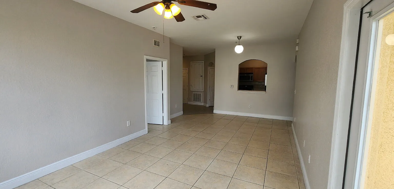 3 bed, 2.0 bath, 1408 sqft, $1,675 — Photo 4