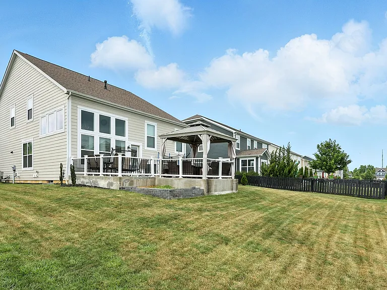 5497 Mercier St — Photo 40