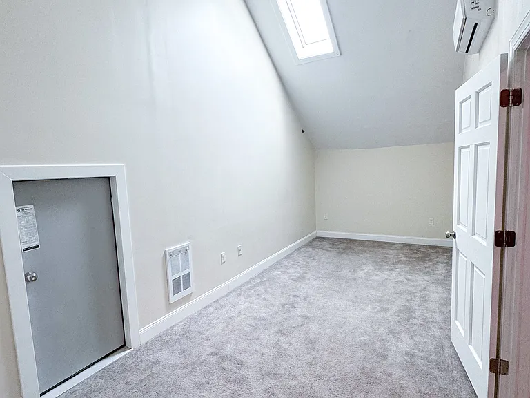 51 S Poplar St #301 — Photo 11