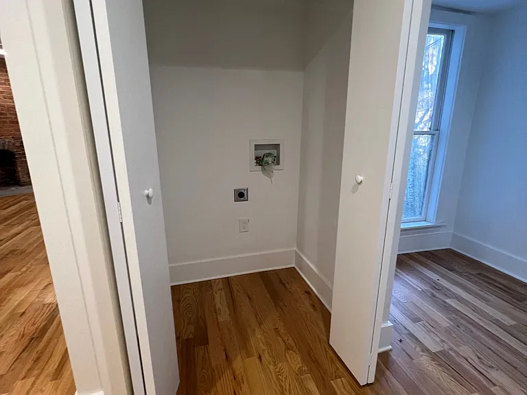186 Hurt St NE #D1 — Photo 2