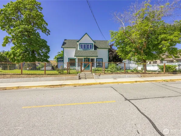 107 Chris Street, Pateros, WA 98846