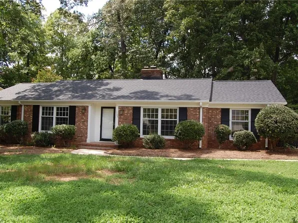 1105 McDowell Dr, Greensboro, NC 27408