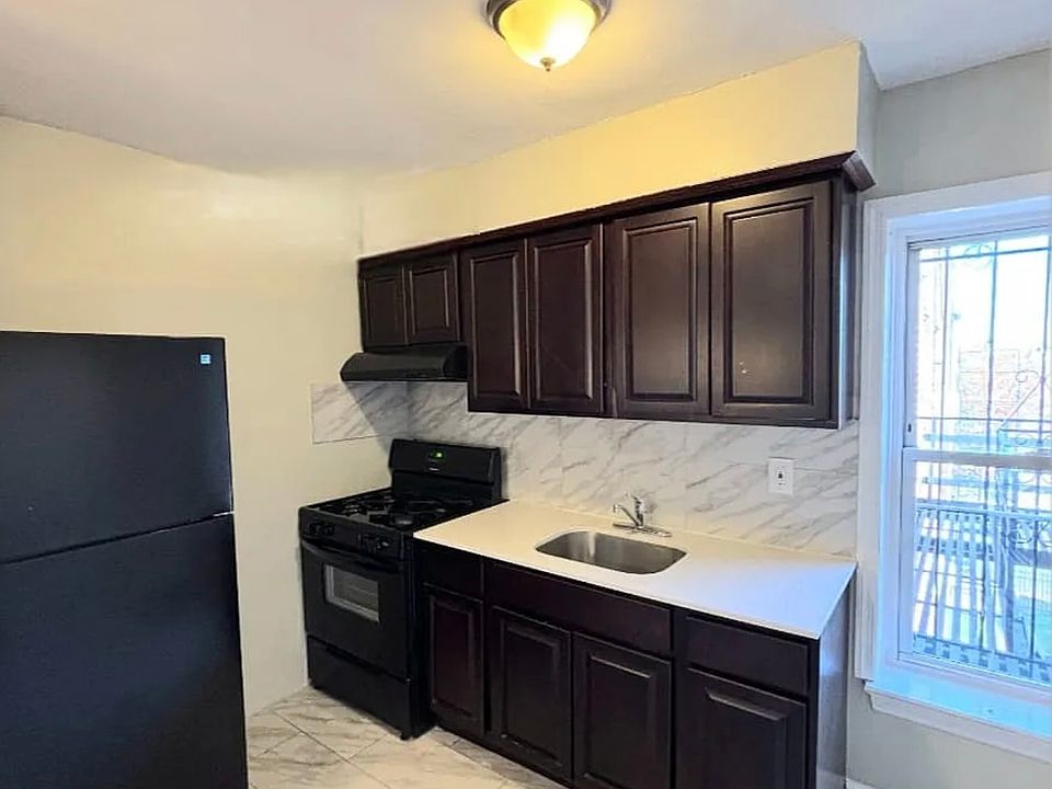 1st image of 65 Lincoln Ave Floor 1