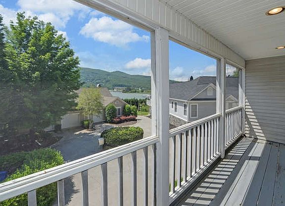 4th image of 2031 Enchantment Ln