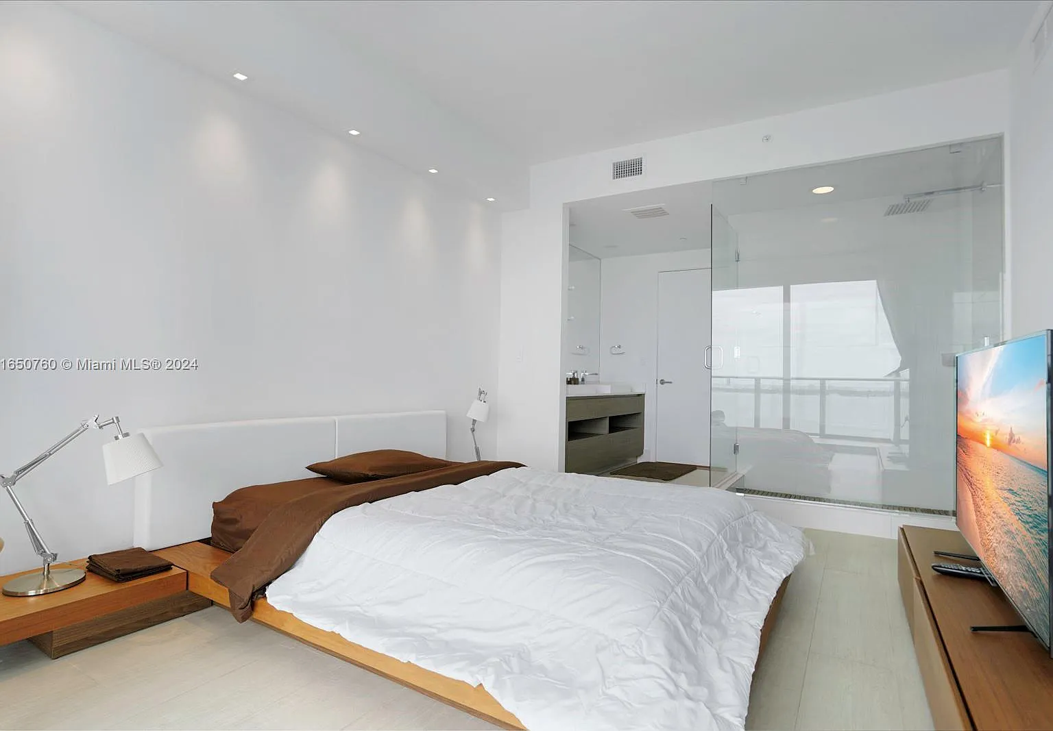 2 bed, 1073 sqft, $5,400 — Photo 2