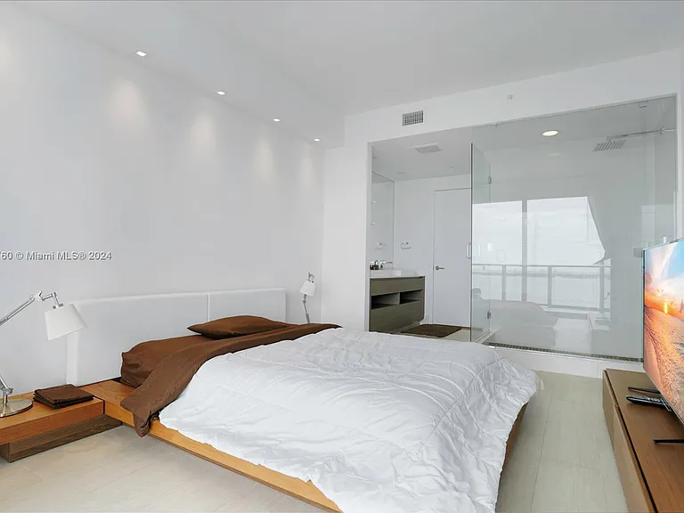 460 NE 28th St #2806 — Photo 2