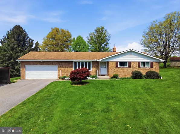 60 Catalina Dr, Mount Wolf, PA 17347