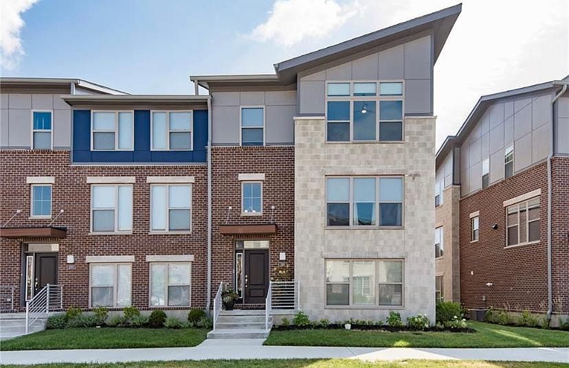 Beautiful end unit. Open bright windows.